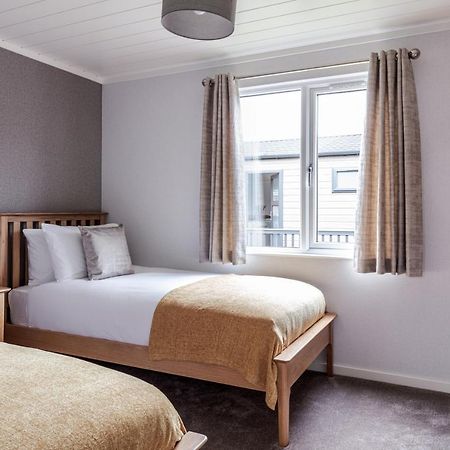 Roydon Marina Village Lodges Екстер'єр фото