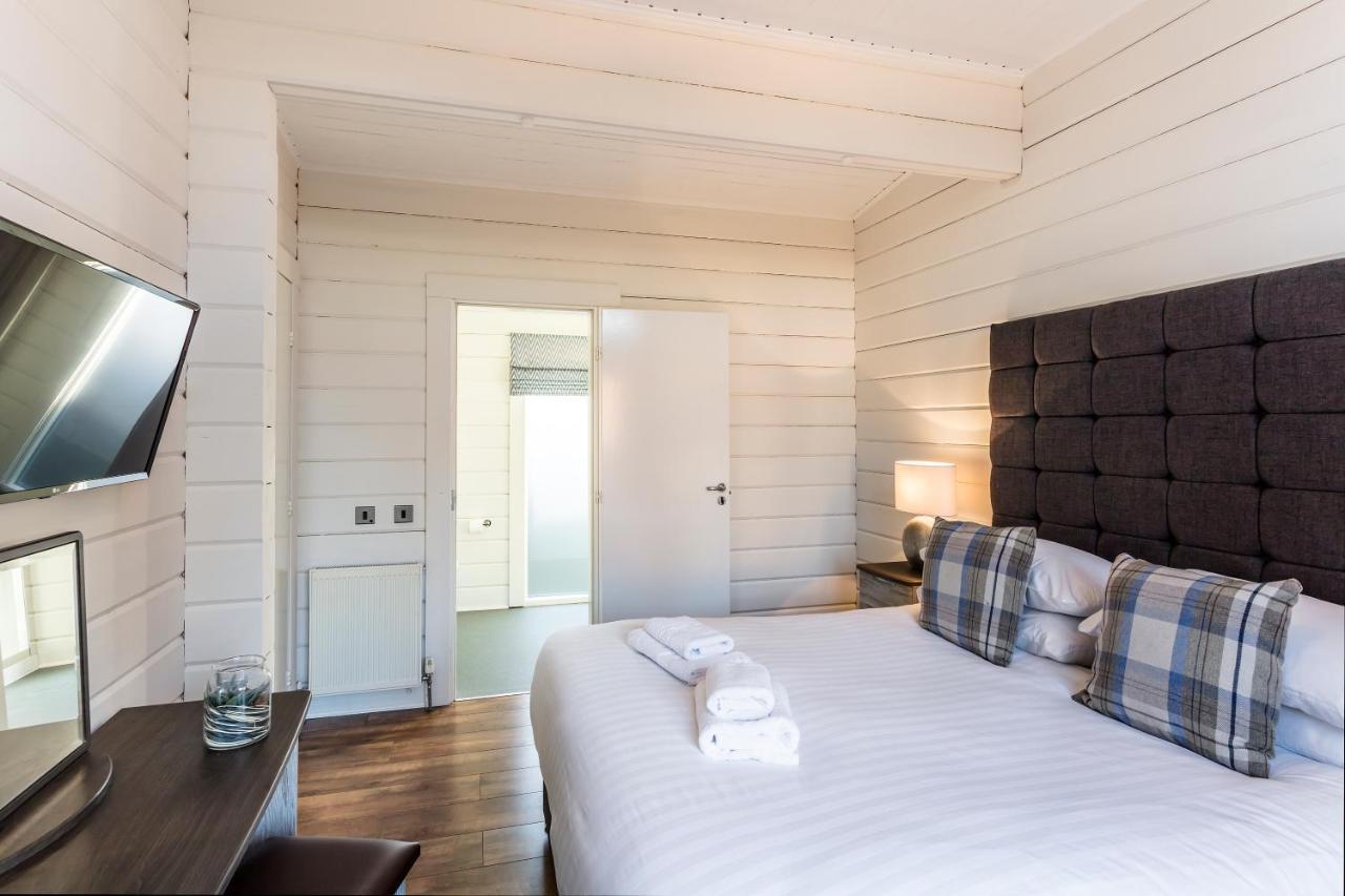 Roydon Marina Village Lodges Екстер'єр фото