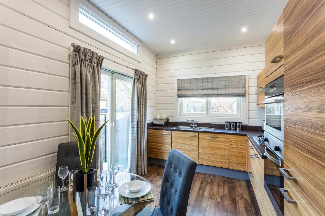 Roydon Marina Village Lodges Екстер'єр фото
