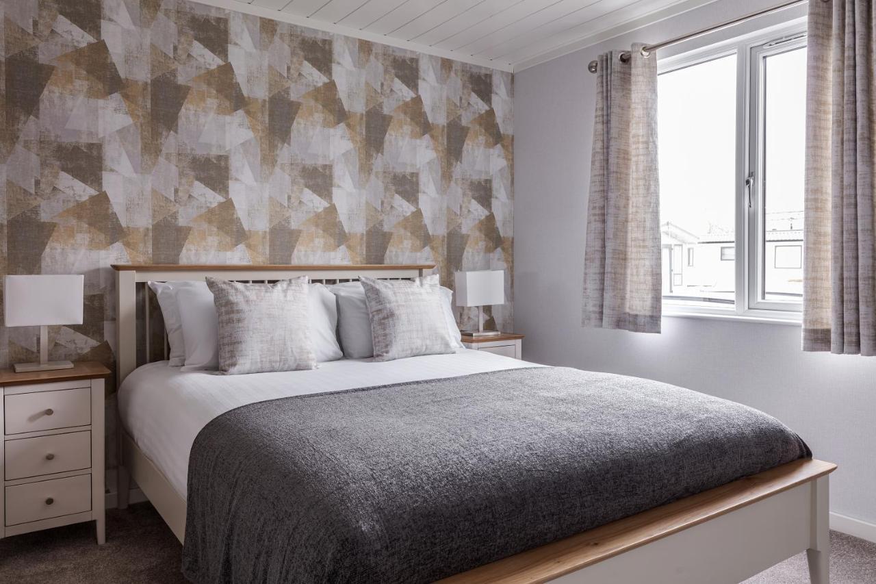 Roydon Marina Village Lodges Екстер'єр фото