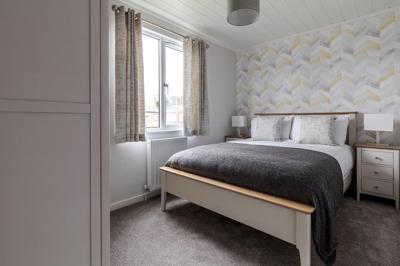 Roydon Marina Village Lodges Екстер'єр фото