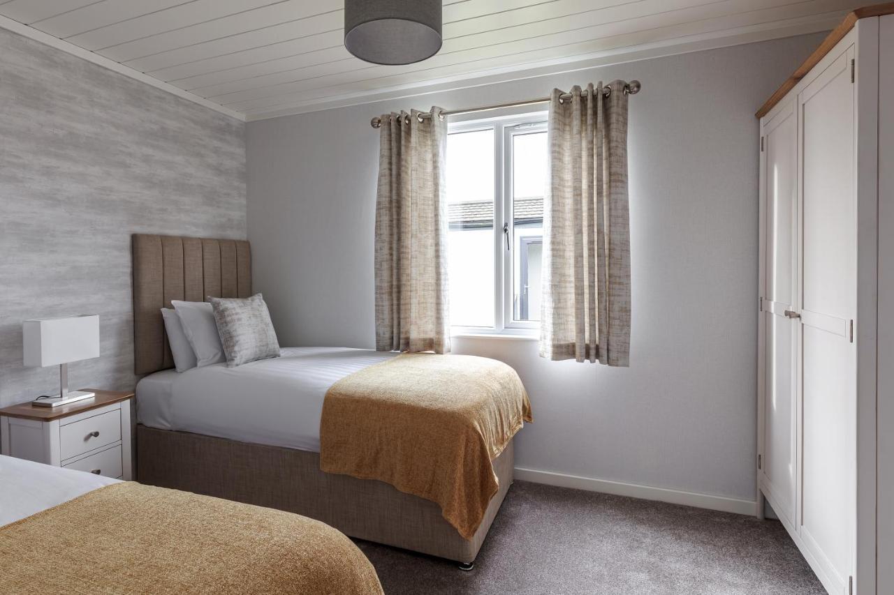 Roydon Marina Village Lodges Екстер'єр фото