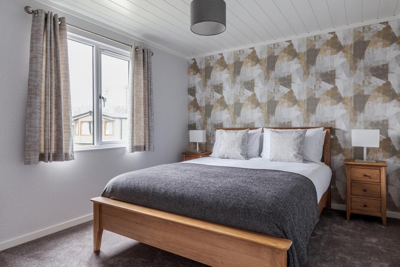 Roydon Marina Village Lodges Екстер'єр фото