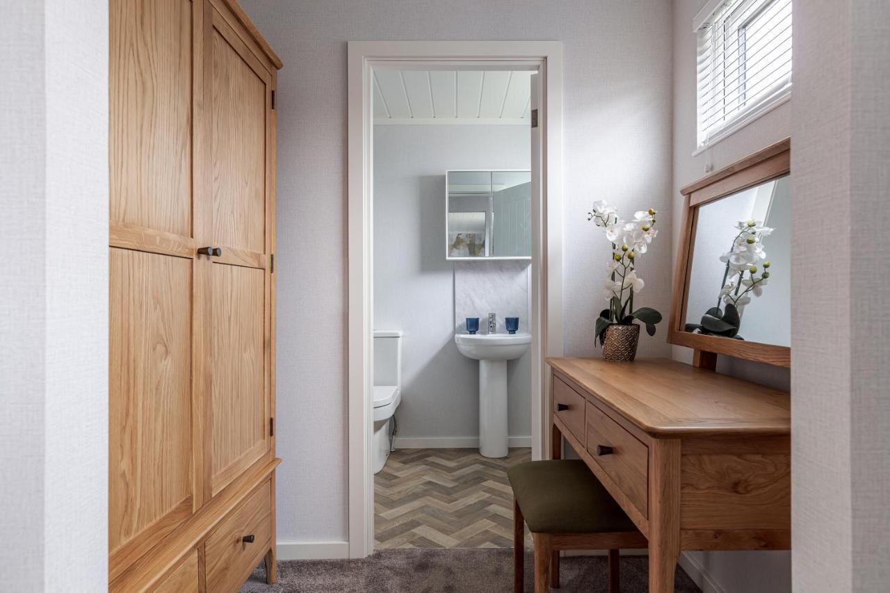 Roydon Marina Village Lodges Екстер'єр фото