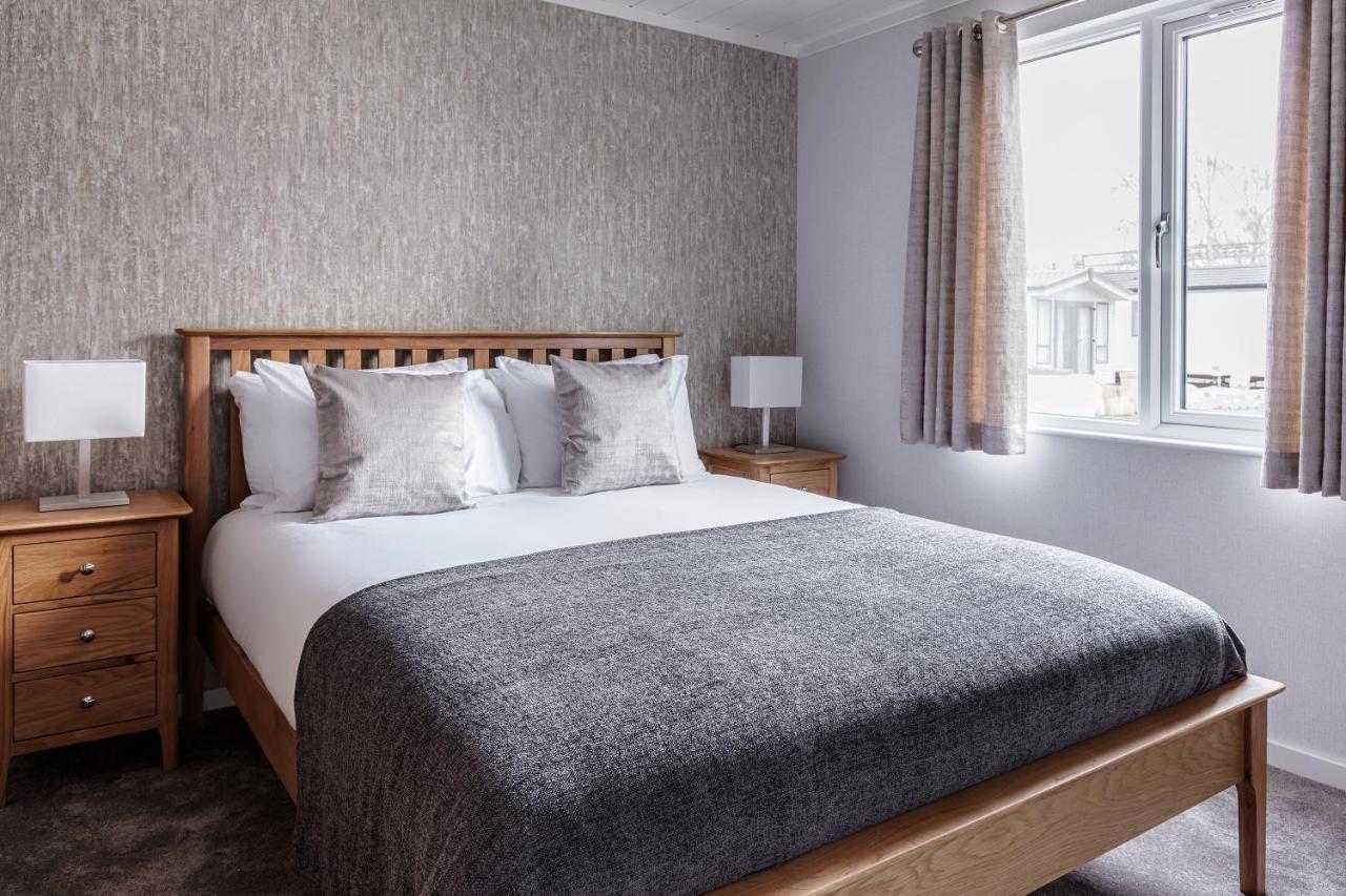 Roydon Marina Village Lodges Екстер'єр фото