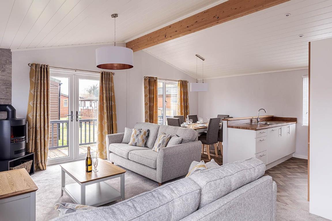 Roydon Marina Village Lodges Екстер'єр фото