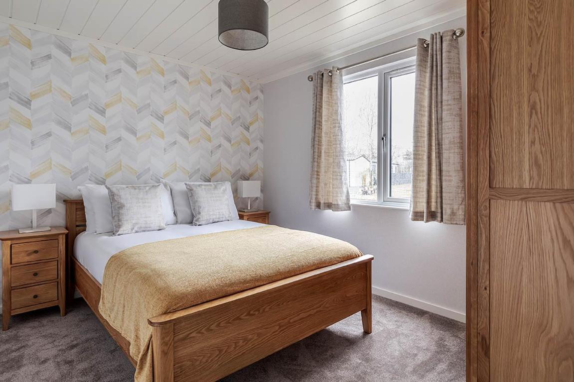 Roydon Marina Village Lodges Екстер'єр фото