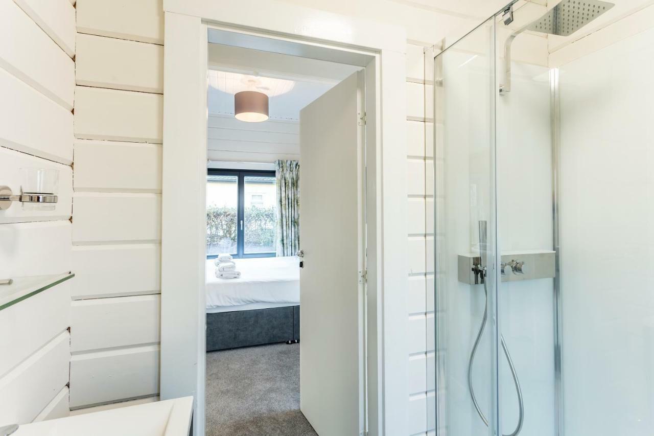 Roydon Marina Village Lodges Екстер'єр фото