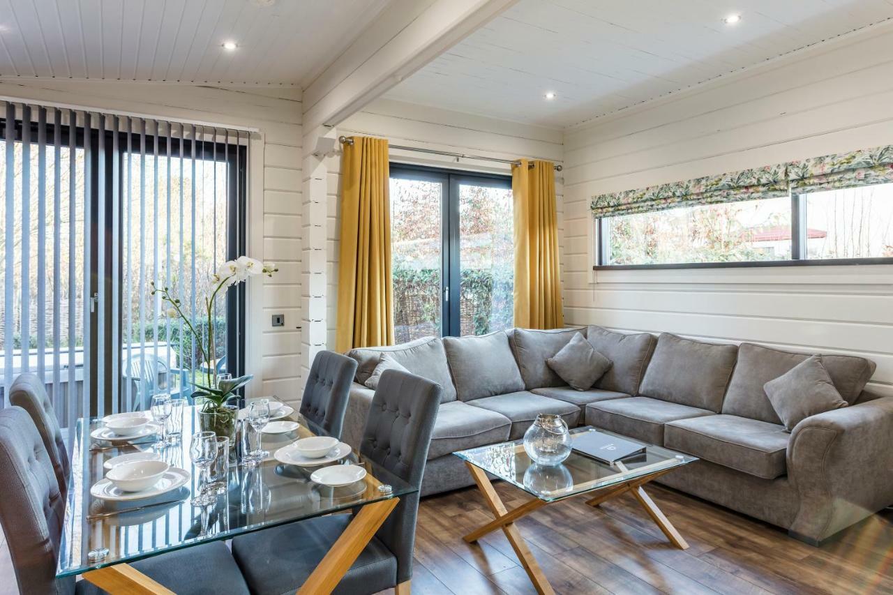 Roydon Marina Village Lodges Екстер'єр фото