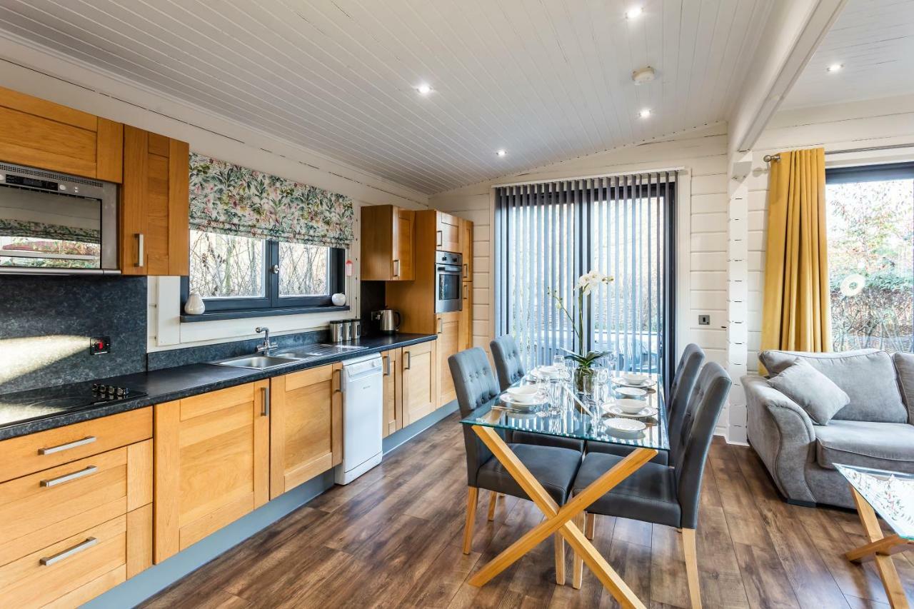 Roydon Marina Village Lodges Екстер'єр фото