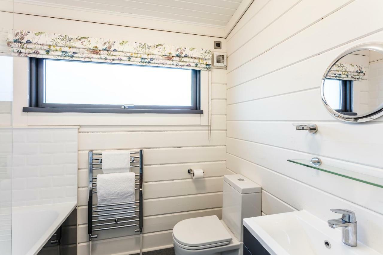 Roydon Marina Village Lodges Екстер'єр фото